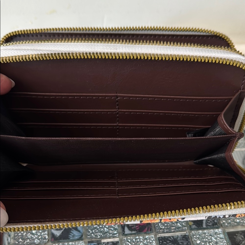 🦋 Blush Kiss Butterfly Wristlet Wallet – Chic & Functional! 🦋 - Picture 8 of 10